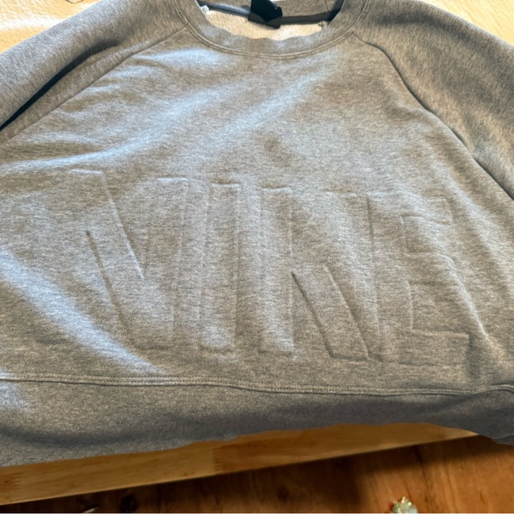 NIKE cropped crewneck sweatshirt SMALL - Picture 3 of 5